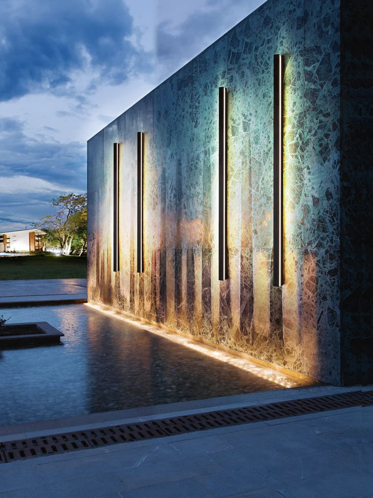 Outdoor waterproof wall lamp