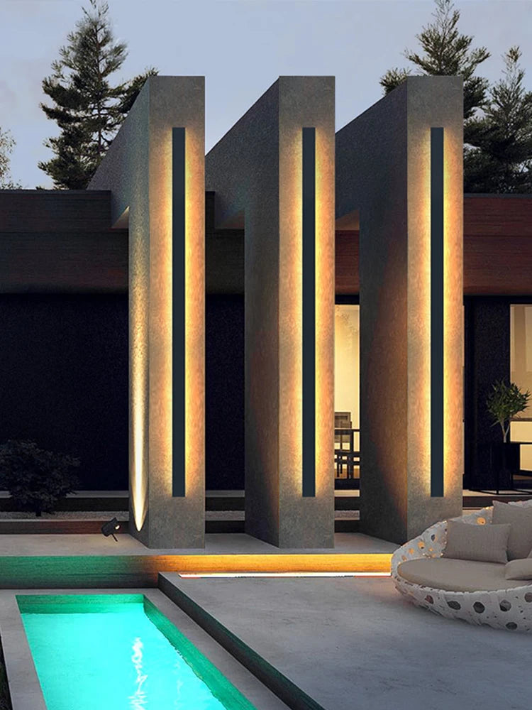 Outdoor waterproof wall lamp