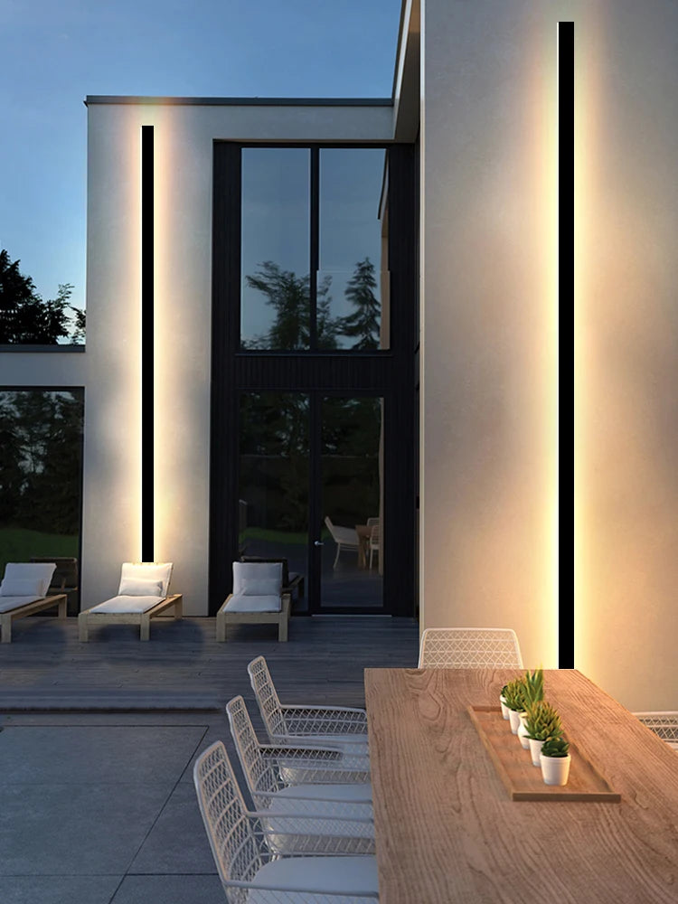 Outdoor waterproof wall lamp